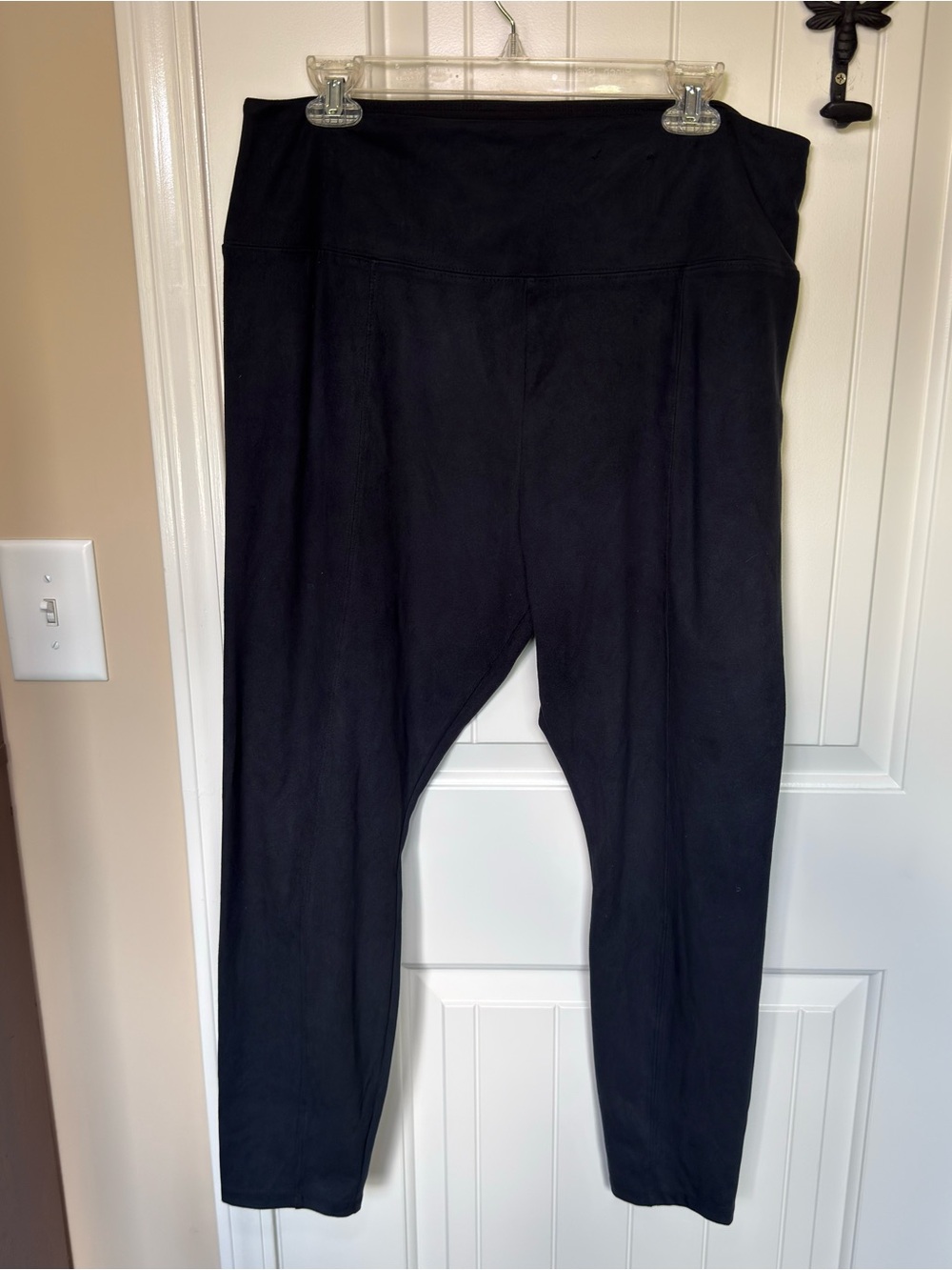 Simply Vera Vera Wang Black High-Waist Faux Suede Leggings